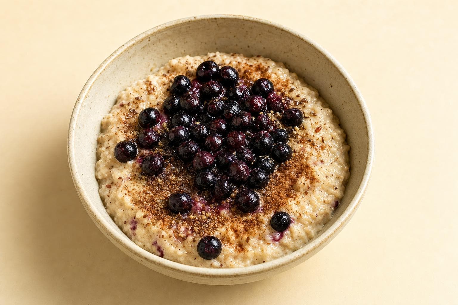 Porridge con mirtilli e semi di lino